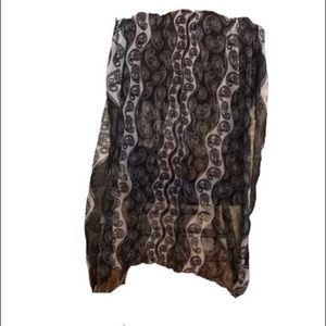 Women’s black and white shawl/scarf